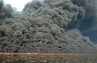 تسريب النفط الاسود في نهر دجلة وحرقه من قبل داعش
