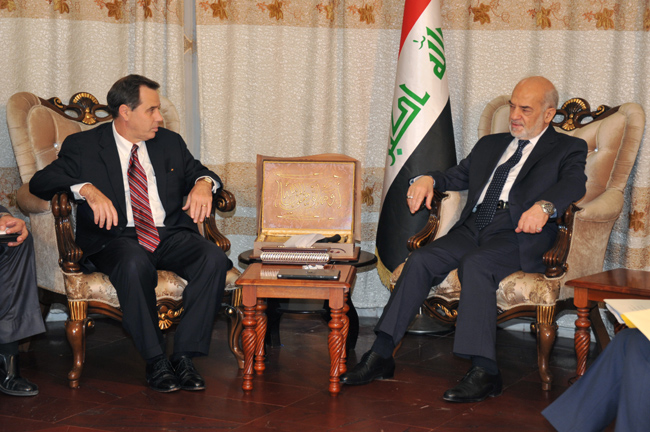 الجعفري والسفير الامريكي يبحثان الاوضاع السياسية والامنية في العراق