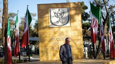نصب تذكاري وسط طهران لقتلى”الثورة الاسلامية”من اليهود!