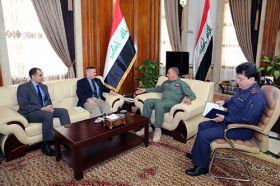 وزير الدفاع والجنرال بدنارك  يبحثان التعاون في تأهيل الجيش العراقي
