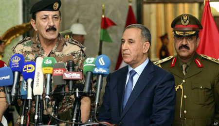 وزير الدفاع:العاهل الأردني أمر بوضع كل إمكانيات القوات الأردنية تحت تصرف الجيش العراقي