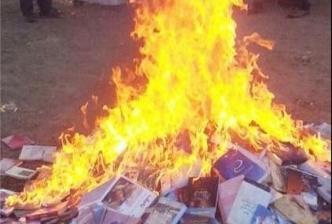 اليونسكو:حرق الكتب في الموصل من قبل داعش إجرام بثقافة العراق