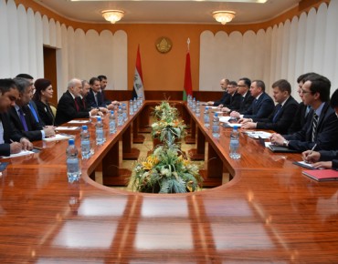 وزير الخارجية ونظيره البيلاروسي يبحثان التعاون
