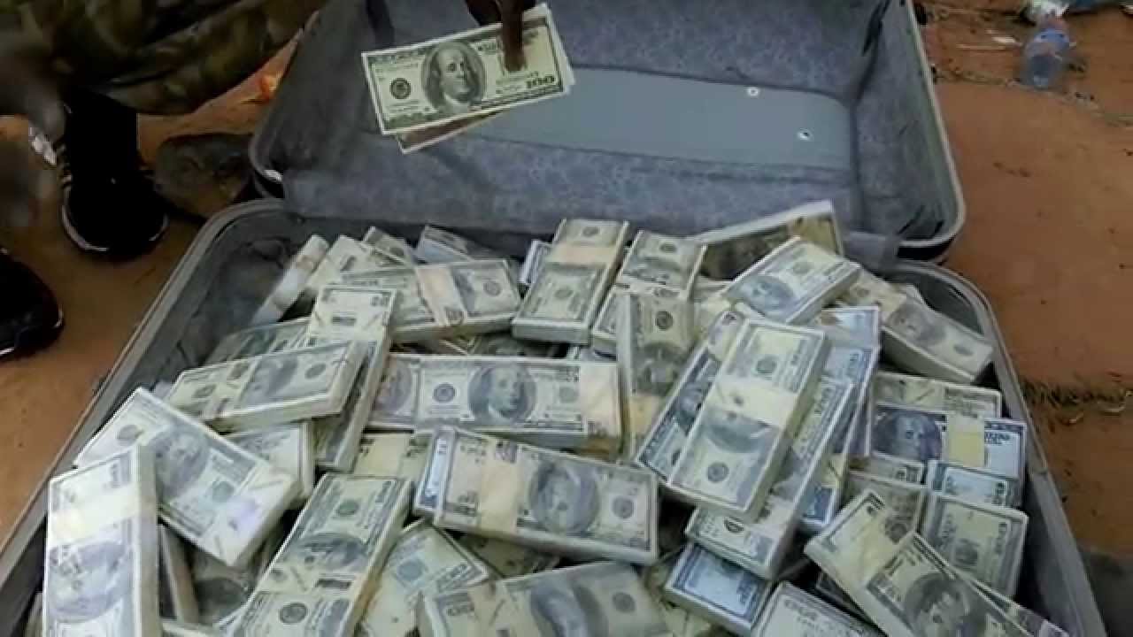 الامن اللبناني يحتجز حقائب لمسؤول عراقي في داخلها ملايين الدولارات!