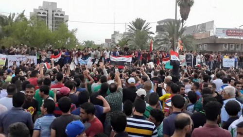 تظاهرة بغداد:احالة الفاسدين الى المحاكم وتوفير الخدمات