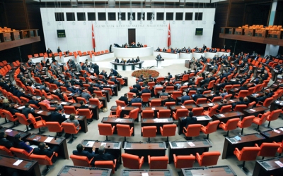 البرلمان التركي يمدد التدخل العسكري في العراق عاما اضافيا