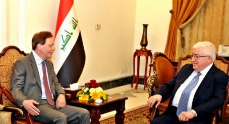 معصوم وبيكر يبحثان تعزيز التعاون المشترك بين العراق وبريطانيا