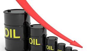أسعار النفط العالمية تواصل الانخفاض