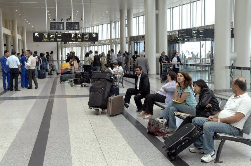 توقيف 15 عراقياً في مطار بيروت بتهمة التزوير