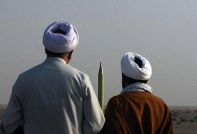 ايران تنتهك الاتفاق النووي باختبار صاروخا باليستيا