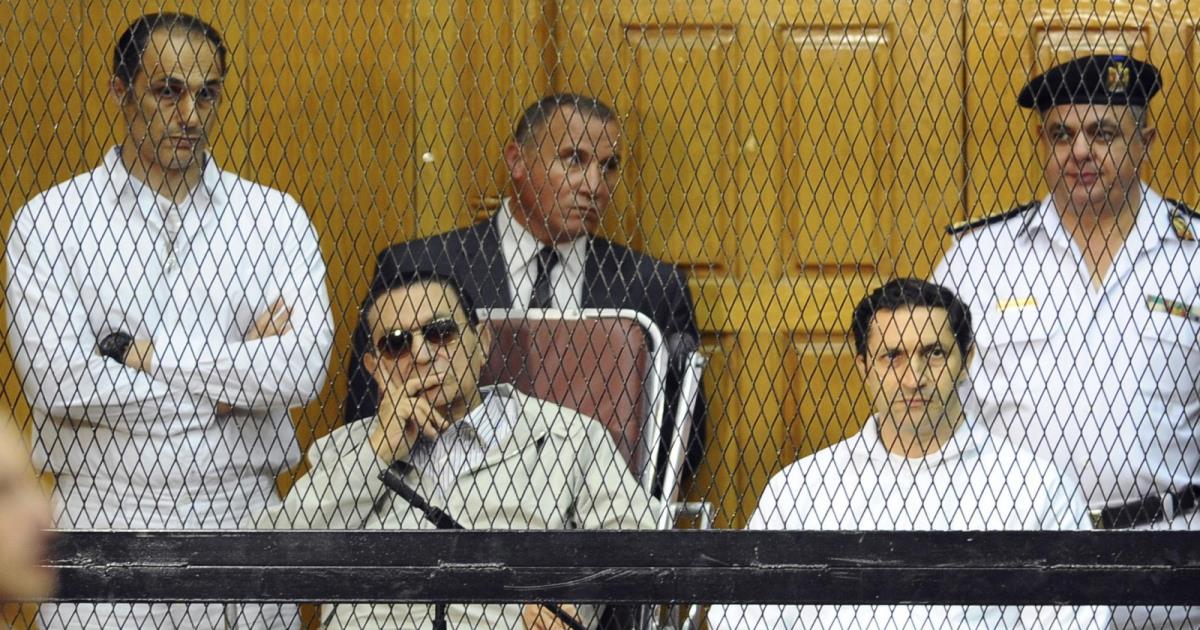 مصر:تأييد حكم بسجن مبارك ونجليه ثلاث سنوات في قضية فساد