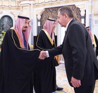 ملك السعودية يتسلم اوراق اعتماد السفير العراقي