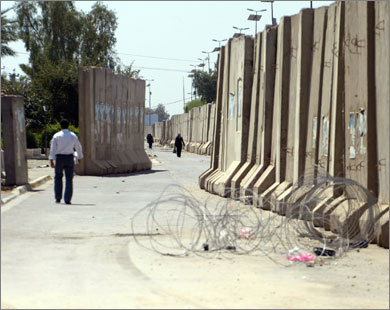 بغداد داخل الجدران الاسمنتية