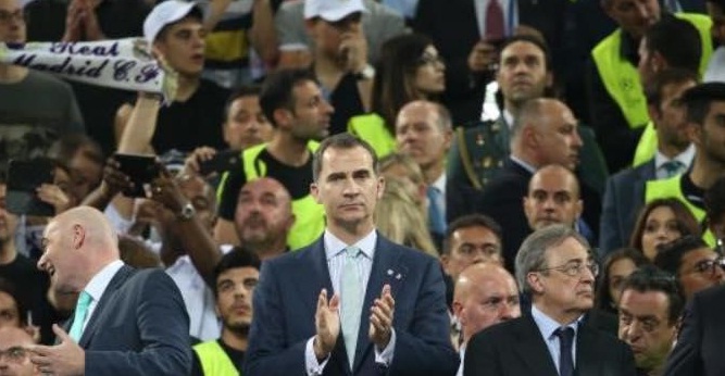 رئيس نادي ريال مدريد: أهدي اللقب لضحايا العراق