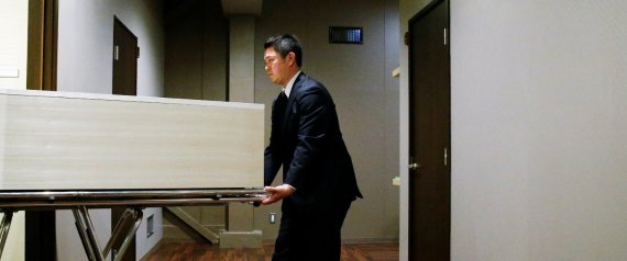 “فنادق الجثث” تزدهر في اليابان وسط غضب بعض السكان