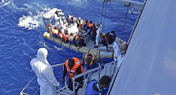إنقاذ 5600 مهاجر في البحر المتوسط خلال يومين