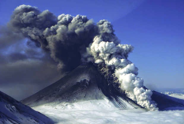 علماء يحذرون من انفجار بركان (بافلوف) في شبه جزيرة ألاسكا