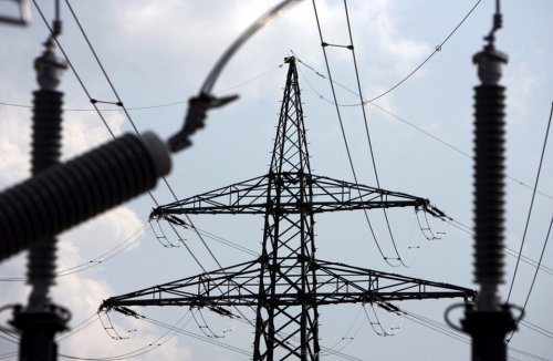 الحكومة تتجه لخصخصة الكهرباء في صيف المقبل