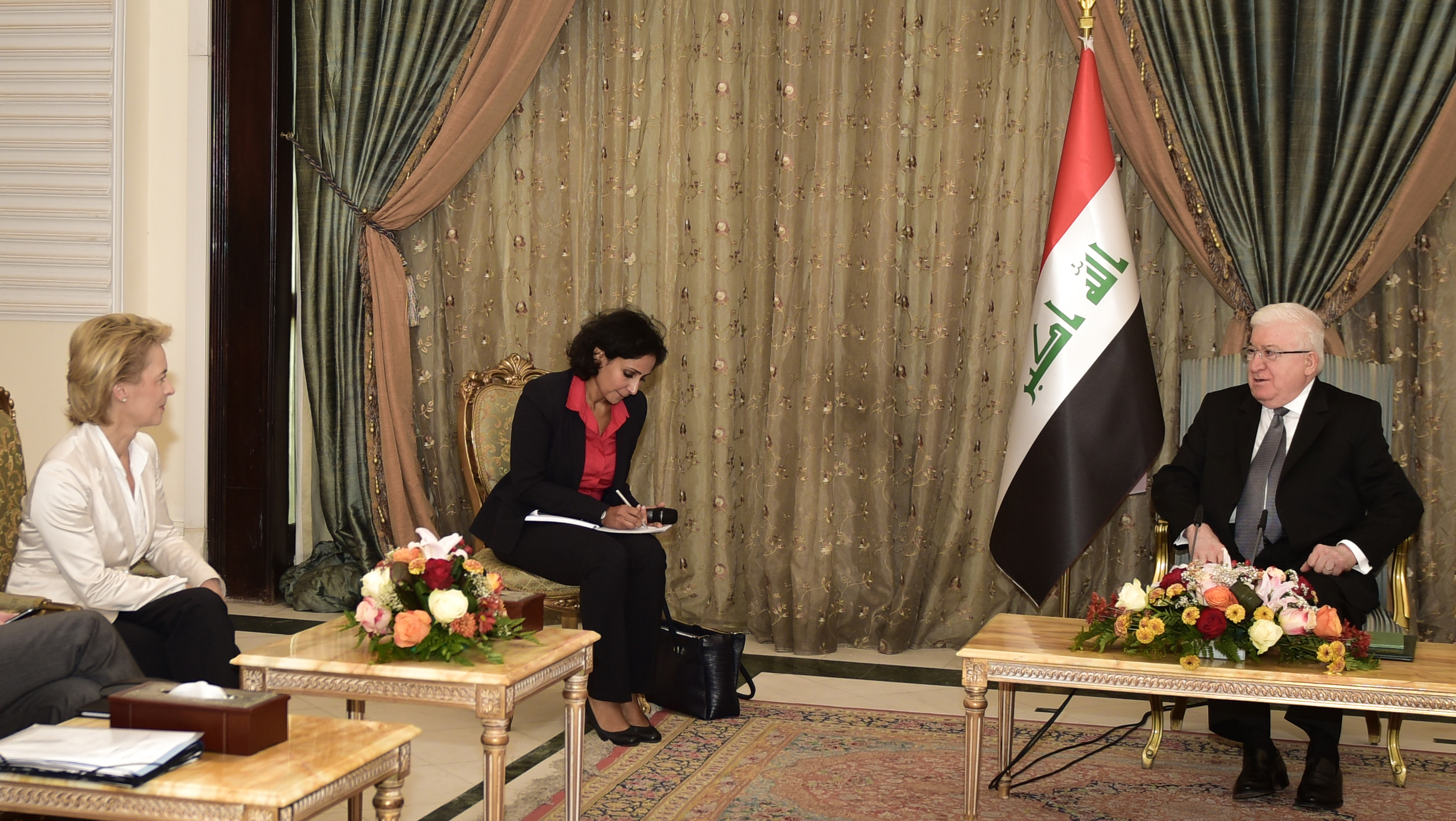 وزيرة الدفاع الالمانية تصل بغداد وتجدد تأكيدها بدعم القوات العراقية