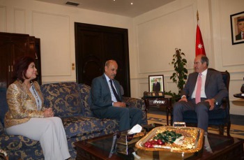 رئيس الوزراء الاردني يؤكد على تعزيز العلاقات مع العراق في كافة المجالات