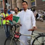 صيني يصل مكة المكرمة على دراجته الهوائية