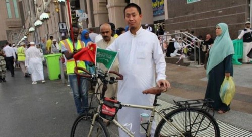 صيني يصل مكة المكرمة على دراجته الهوائية