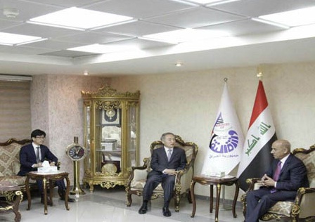 وزير النقل العراقي والسفير الكوري يبحثان تعزيز التعاون الاقتصادي بين البلدين