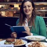 “الأكل في المطاعم” وظيفة شابة بريطانية