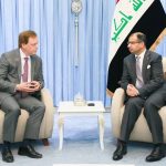 الجبوري وبيكر يبحثان التطورات السياسية والامنية في البلاد