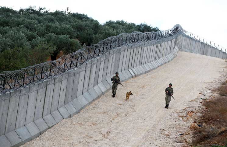 تركيا :أتمام بناء الجدار الأسمنتي على الحدود العراقية