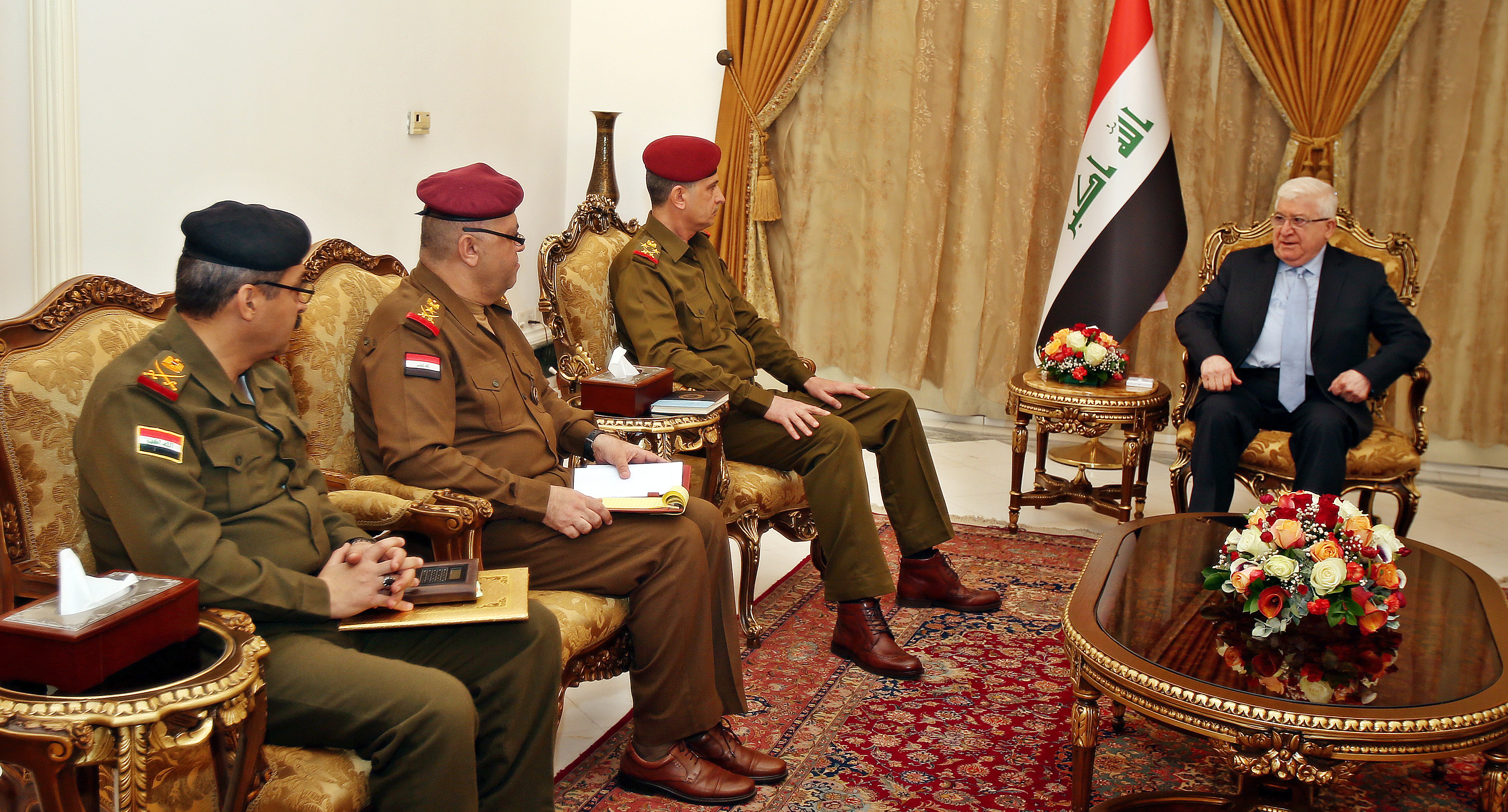معصوم يؤكد على ضرورة بناء جيش عراقي وطني ومهني