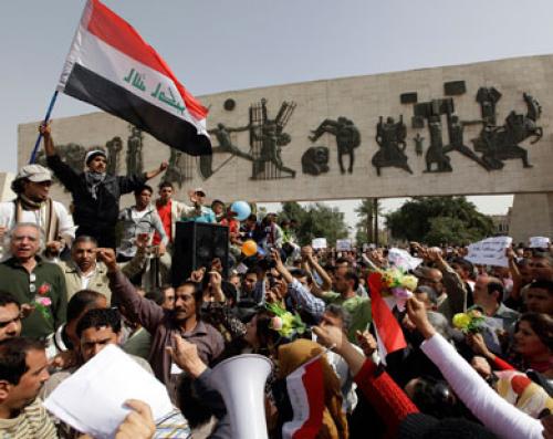 مقرب من الصدر يدعو اهالي بغداد الى التظاهر  “فورا” في ساحة التحرير