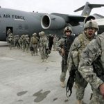 مصدر أمني:وصول المئات من الجنود الأمريكان لقاعدة عين الأسد الجوية