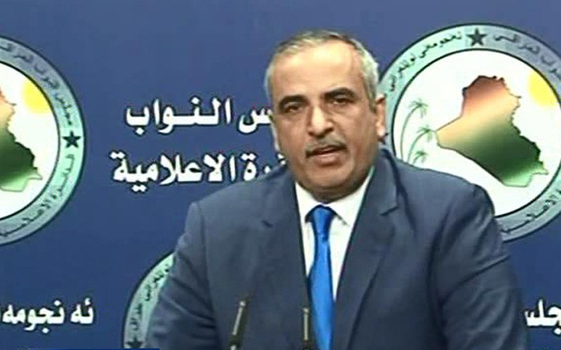 نائب يطالب العبادي بالتدخل لإنقاذ 17 ألف عائلة عراقية نازحة على الحدود السورية
