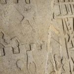 مزارع تركي يكتشف نقشا حجريا عمره 4 آلاف سنة