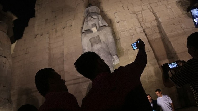 مصر تكشف النقاب عن تمثال ضخم لرمسيس الثاني