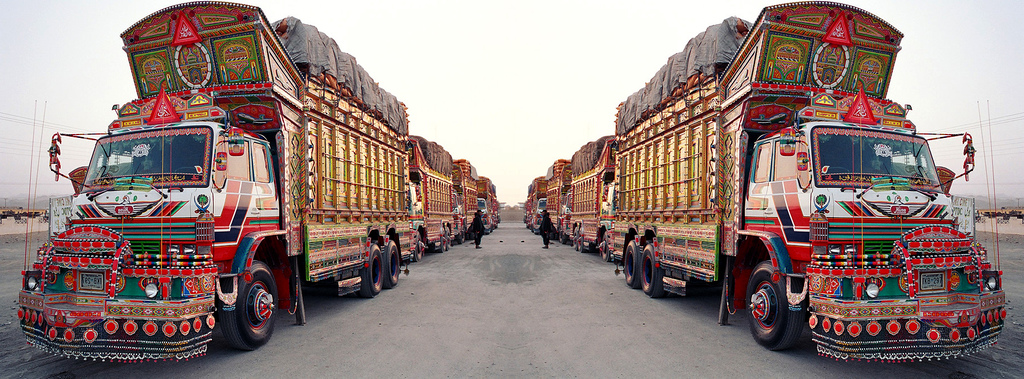 الشاحنات الباكستانية.. لوحات متحركة