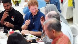 الأمير هاري يحضر إفطارا رمضانيا في سنغافورة