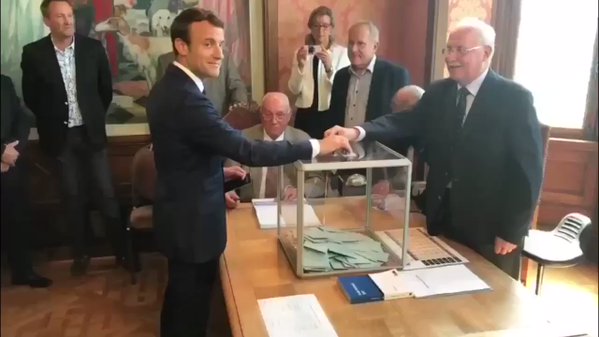 فرنسا..حركة ماكرون تتجه للحصول على غالبية مقاعد البرلمان