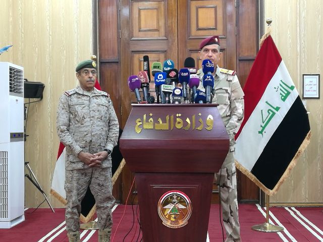 الغانمي وبن صالح يبحثان التعاون العسكري بين العراق والسعودية