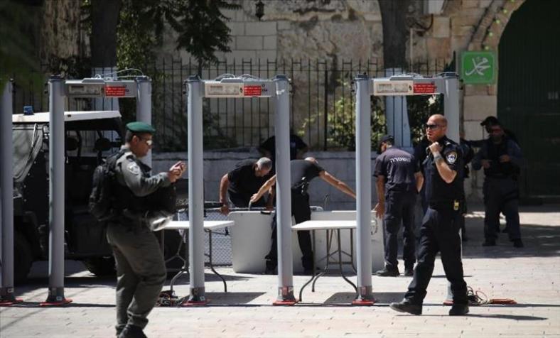 إسرائيل ترفض رفع البوابات الالكترونية من مداخل المسجد الأقصى