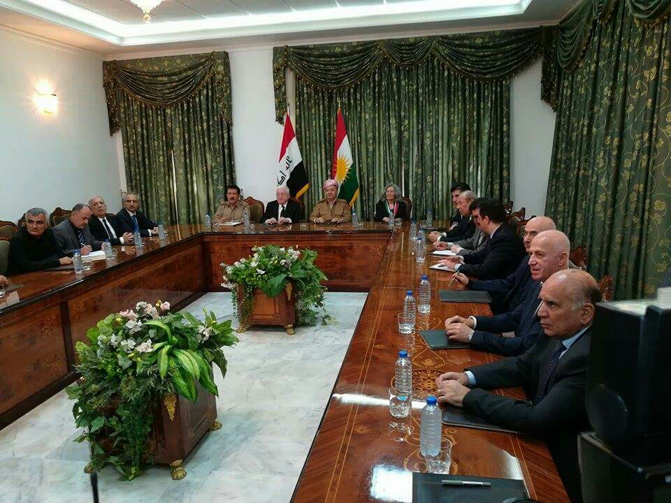 مصدر:معظم القادة الكرد يرفضون التمسك بالاستفتاء