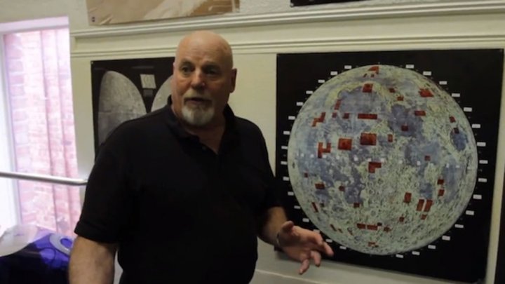 رجل أعمال أمريكي يبيع أراض على القمر!