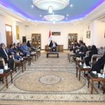 العبادي يجتمع مع نواب وأعضاء مجلس محافظة النجف