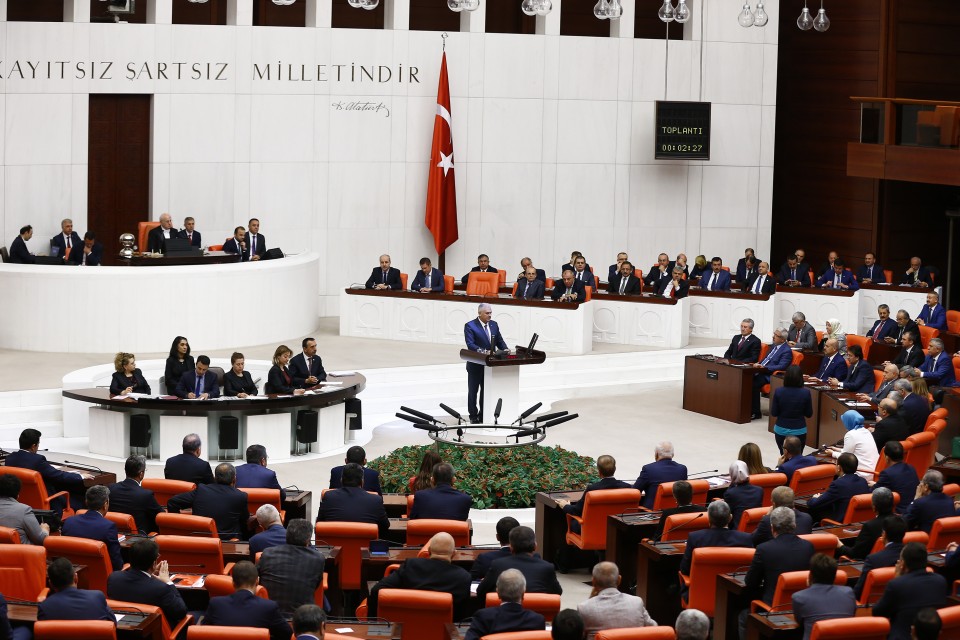 البرلمان التركي يوافق على إجراء الانتخابات الرئاسية بوقت مبكر