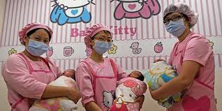 عضو في الحزب الحاكم باليابان يدعو النساء إلى إنجاب العديد من الأطفال