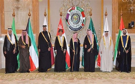 أمير قطر يتلقى دعوة رسمية من الملك سلمان لحضور قمة مجلس التعاون بالسعودية