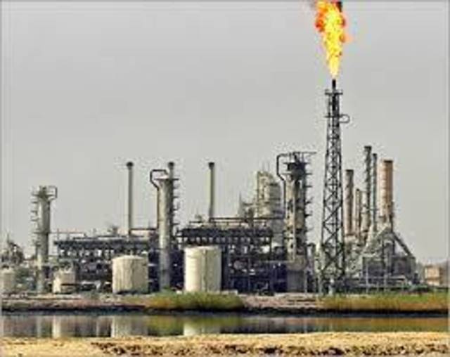 مصفى كربلاء النفطي يستبدل العمال العراقيين بالإيرانيين!