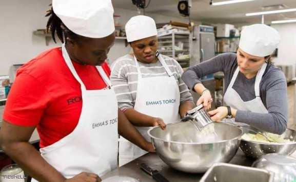مطعم أميركي يقدم أطباقا من إعداد اللاجئين