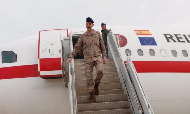 ملك إسبانيا يصل بغداد لتفقد قواته